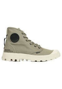 oliwkowe ankle boots z płótna z gumowym noskiem i teksturowaną podeszwą, z okrągłą łatką z logo i sznurowaniem.