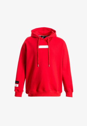 Sudadera roja de algodón, con un panel frontal blanco que incluye ojales, cordones y acentos negros en las mangas. Diseño clásico de tipo pullover.