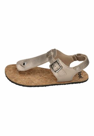 Beige Ledersandale mit Korkfußbett, verstellbarem Schnallenriemen, Zehensteg und schwarzer Gummisohle.
