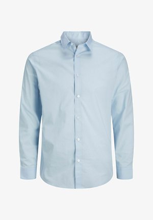 Hellblaues Herrenhemd mit langen Ärmeln, durchgeknöpft und klassischem Kragen, auf weißem Hintergrund dargestellt.