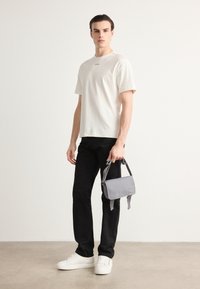 Calvin Klein Jeans OVER WEBBING CAMERA BAG UNISEX - Skulderveske - titanium
