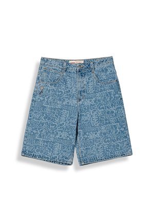 Shorts di jeans con stampa graffiti in tonalità azzurro chiaro su tutta la superficie, tasche frontali, passanti per cintura e una piccola toppa ricamata sulla tasca destra.