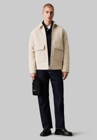 Calvin Klein Jeans - ESSENTIALS REPORTER - Soma ar siksnu pāri ķermenim - black Miniatūras attēls 1