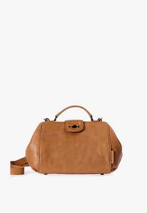 Handtasche aus braunem Leder mit strukturierter Form, Oberhandgriff, abnehmbarem Riemen und seitlichen Nahtdetails. Verfügt über einen Verschluss mit Druckknopf.