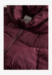 Valittu, burgundy/red