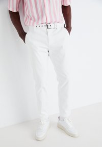 Only & Sons - ONSMARK PETE BELT LIFE - Chino - white Miniatuurafbeelding 1