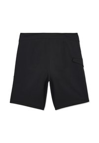 Shorts noirs arrivant aux genoux avec une poche latérale droite, une ceinture plate et des coutures simples, vus de dos.