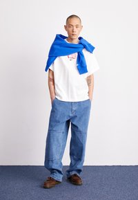 Nike Sportswear SOLO TEE  - Majica kratkih rukava s printom - white/black