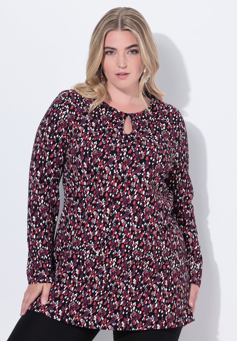 Langarmshirt in een donker bloemmotief, met tinten roze en wit. Sleutelgatdetail bij de hals en een losse pasvorm. Zachte stof.