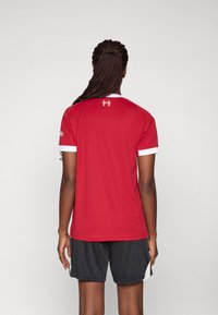 adidas Performance LIVERPOOL FC 25/26 HOME JERSEY - Klub merchandise - strawberry red