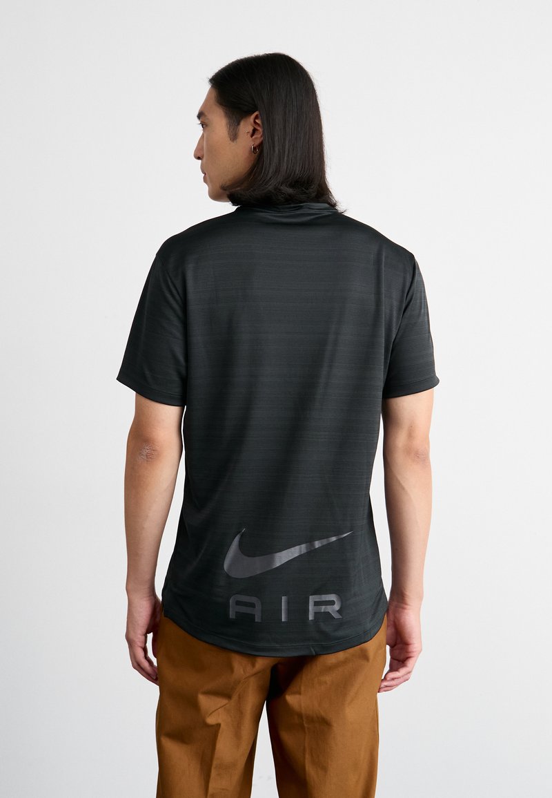 Nike Sportswear AIR RUN TEE - Apdrukāts T-krekls - black