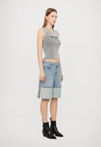 MOSCHINO JEANS Džínové kraťasy - fantasia blu