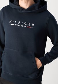 Tommy Hilfiger Jersey con capucha - dark blue