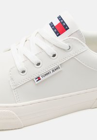 Tommy Jeans SKATE DERBY  - Joggesko - white