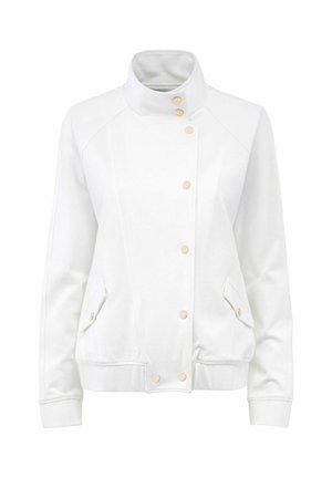 Biała kurtka z wysokim kołnierzem, zapięciem na napy i dwoma bocznymi kieszeniami; wykonana z gładkiego materiału, o luźnym kroju i ściągaczach przy mankietach.