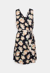 Květinové šaty na černém pozadí. Vyrobené z lehkého materiálu, s vzory broskvových růží, véčkovým výstřihem a vázacím páskem v pase.