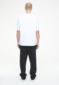 Pegador LOGO TEE - Basic póló - white