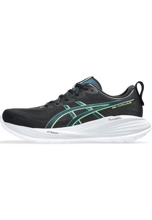 Baskets de sport noires avec une tige texturée, des accents vert fluo et une semelle intermédiaire blanche. Présentent un design à lacets et un logo sur le côté.
