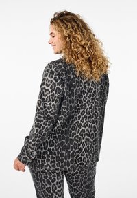 Zizzi MIT ENMUSTER UND KNÖPFEN - Blúzka so zapínaním na gombíky - dark grey leo
