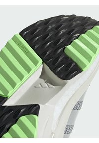 adidas Performance AVRYN X - Chaussures fitness - grey two   grey one   green spark