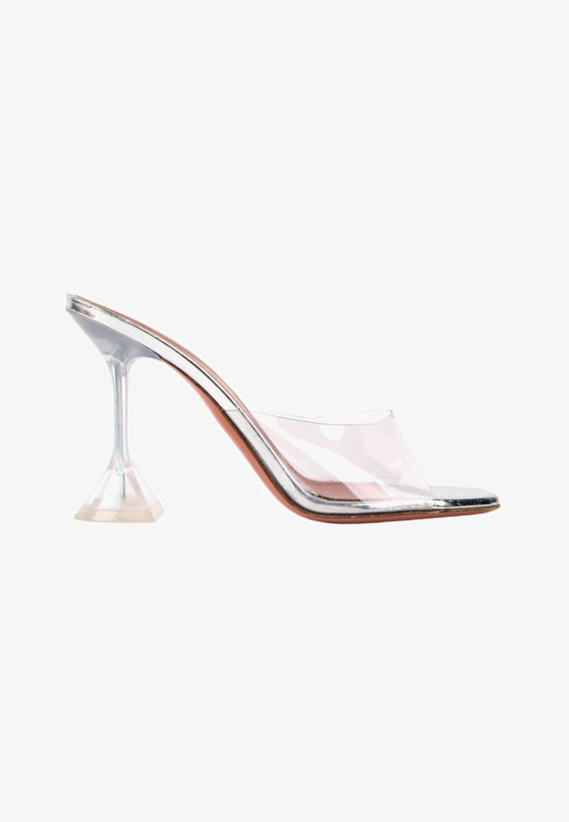 Mule à talon haut avec un talon en plastique clair évasé et une bride transparente sur le pied, bord de semelle argenté.