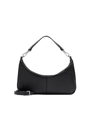 Sac à main en cuir noir avec un design incurvé, doté d'une bandoulière amovible et d'accents en métal argenté. Texture lisse avec un logo subtil.