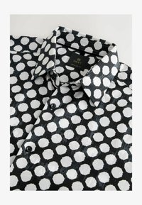 Valitud, black white polka dot