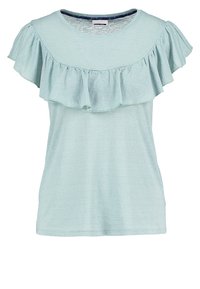 Světle modrý krátký rukávový top s texturovanou tkaninou a volánkovým detaily v přední části, s kulatým výstřihem.