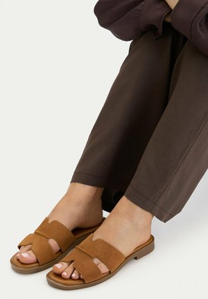 Lasocki, LASOCKI WOMEN'S FLIP-FLOPS BROWN - Sandalias planas - brown