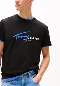 Tommy Jeans DNA TEE - Print T-shirt - black