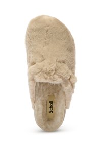 Pantofole beige foderate in pelliccia con una morbida texture, design aperto e soletta imbottita. Etichetta del marchio "Scholl" visibile all'interno della scarpa.
