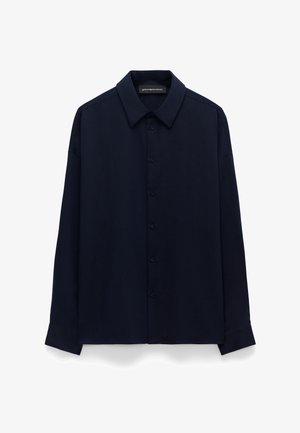 Marineblaue Langarm-Hemdbluse aus glattem Stoff. Mit klassischem Kragen, Vorderknöpfen und leicht lockerer Passform.