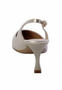 Scarpa con tacco alto beige metallico, con retro curvo, cinturino alla caviglia e punta affusolata. Presenta un tacco sottile e materiale sintetico liscio.