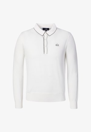 Weißes langärmliges Poloshirt mit drei Knöpfen, schwarzem Besatz am Kragen und an der Knopfleiste und kleinem besticktem Logo auf der linken Brust.