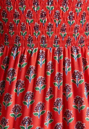 Joules, REGULAR FIT - ESME SHIRRED MAXI DRESS  . - Vapaa-ajan mekko - cayenne foulard print