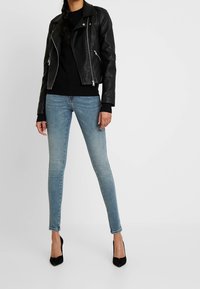 Anna Field Tall Stickad tröja - black