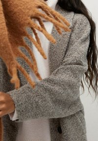 Mango Mantel - light grey