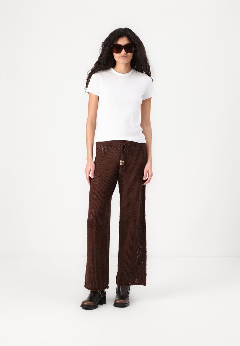 Abercrombie & Fitch Mid Rise Crochet-Style Coverup Pant - Kalhoty - chicory coffee