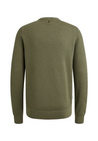 Maglione verde con texture, caratterizzato da un collo rotondo, polsini e orlo a costine, con un design semplice e senza loghi o motivi visibili.