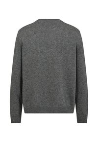 Šedý pletený svetr s kulatým výstřihem, dlouhými rukávy a žebrovanými manžetami. Hladká textura, minimalistický design a žádné viditelné vzory ani akcenty.