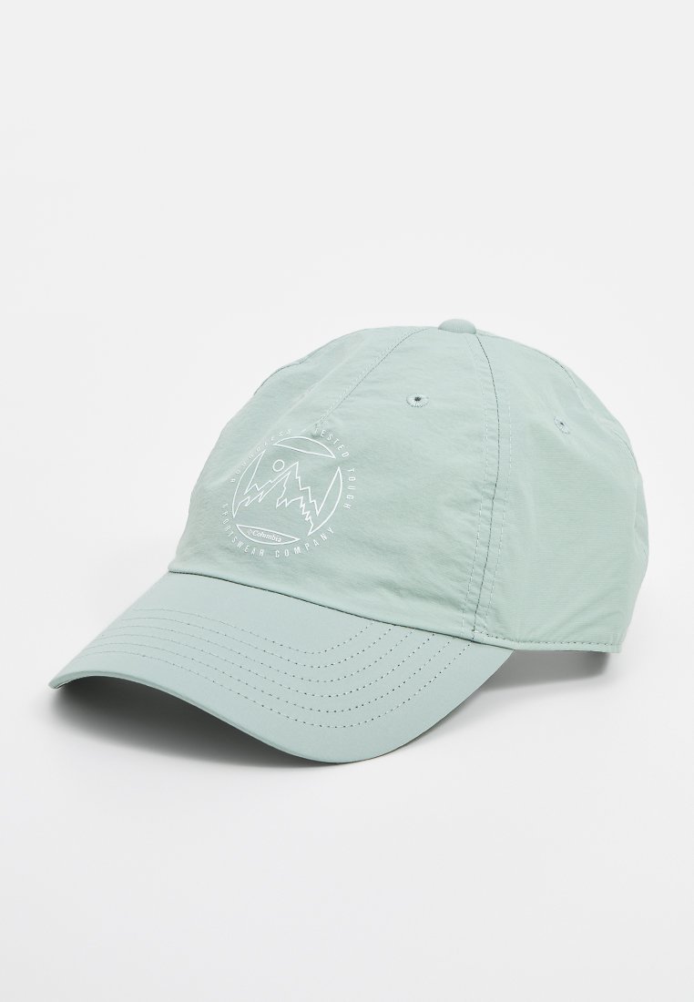 Helle mintgrüne Kappe aus leichtem Material. Mit einem gebogenen Schirm und einem gestickten Berg-Logo auf der Vorderseite. Texturierte Nahtdetails.