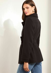 Lipsy REGULAR FIT  czarny