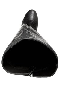 Botte noire en cuir montant jusqu'au genou vue du dessus, montrant la tige ouverte et la fermeture éclair sur le côté.
