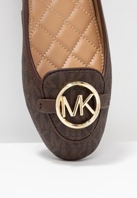 MICHAEL Michael Kors LILLIE  - Ballerines - brown