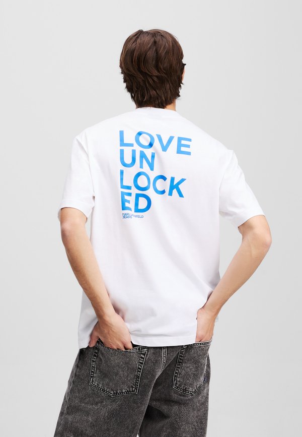 RELAX LOVE UNLOCKED TEE - Print T-shirt2
