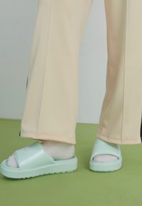 Jordan JORDAN SOPHIA - Mules - igloo/white