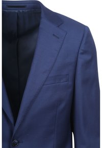 Marineblauwe blazer met een notch lapel, enkelsluiter en zijzakken. Soepele stof met een licht gestructureerd uiterlijk.