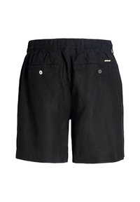 Fekete, laza rövidnadrág elasztikus derékrésszel, két gombos hátsó zsebbel és övszalagokkal, hátulnézetből.