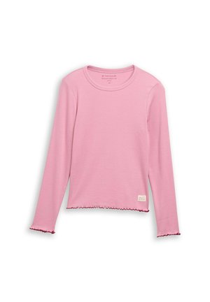 Lange mouwen roze top van ribstof, met een golvende zoom en manchet, voorzien van een klein logo-label in de onderste linkerhoek.