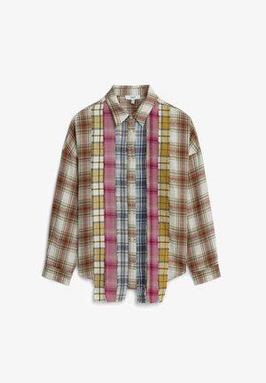 Chemise à carreaux multicolore à boutons présentant un mélange de motifs rouges, jaunes, bleus et blancs, avec une coupe décontractée et des manches longues.